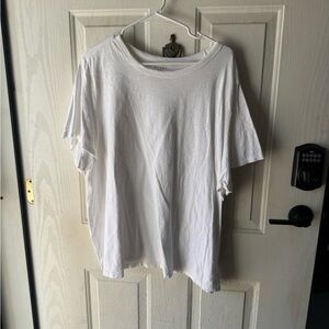Old navy white tshirt